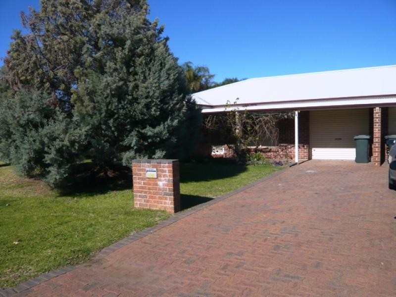 2/5 Robinson Avenue, Dubbo NSW 2830