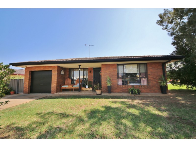 6 Douglas Mawson Drive, Dubbo NSW 2830