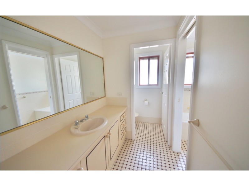 5B Ellis Park Close, Dubbo NSW 2830