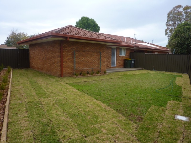 2/20 Mackay Drive, Dubbo NSW 2830