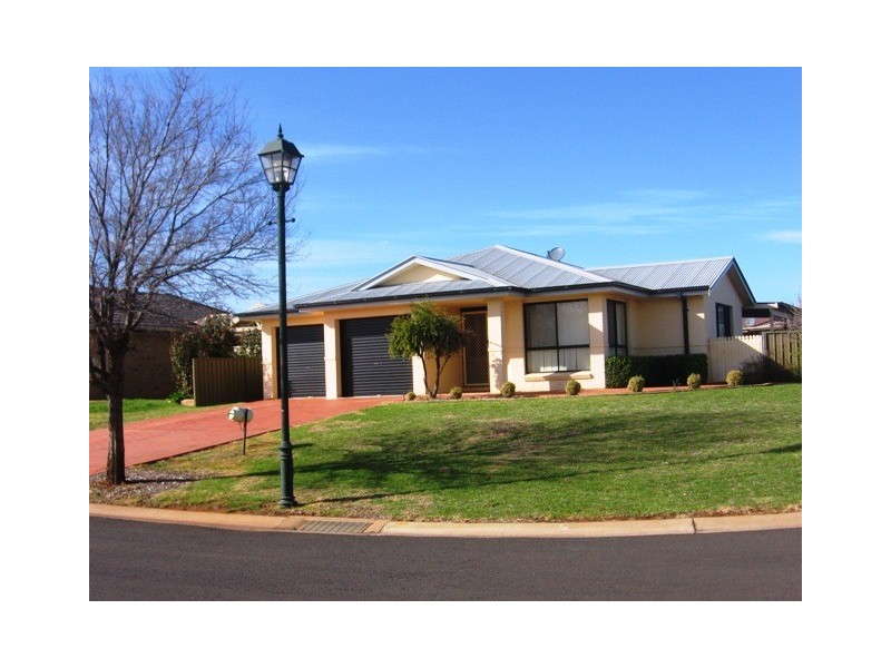 1 Ken McMullen Place, Dubbo NSW 2830