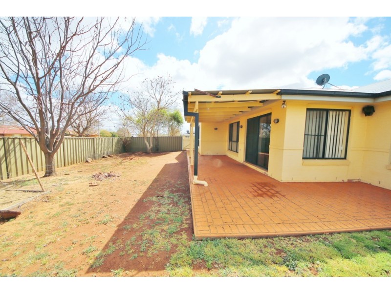 1 Ken McMullen Place, Dubbo NSW 2830