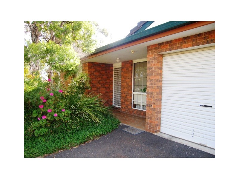 2/69  Baird Drive, Dubbo NSW 2830