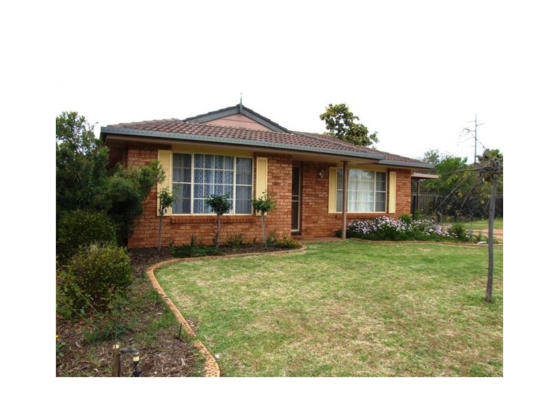1 John Glenn Place, Dubbo NSW 2830