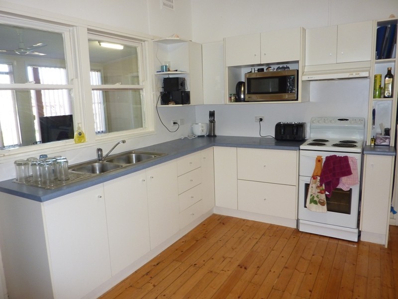 – Tink Avenue, Dubbo NSW 2830