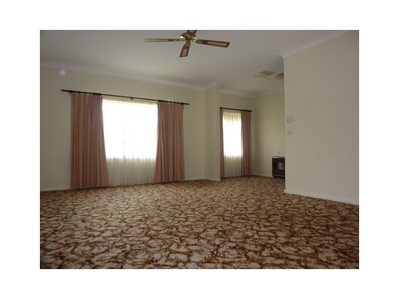 8 Hazelwood Drive, Dubbo NSW 2830