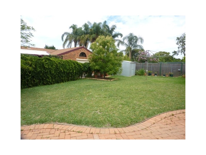 8 Hazelwood Drive, Dubbo NSW 2830