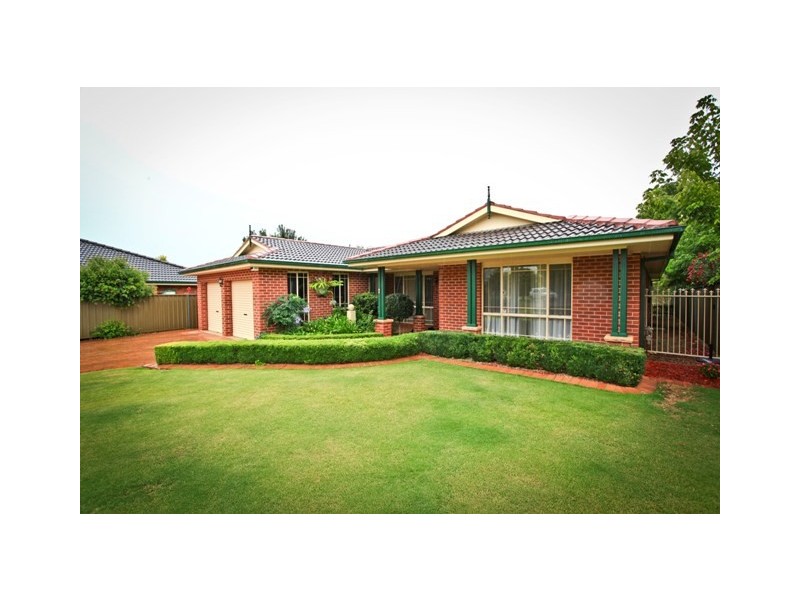 6 Gasnier Place, Dubbo NSW 2830