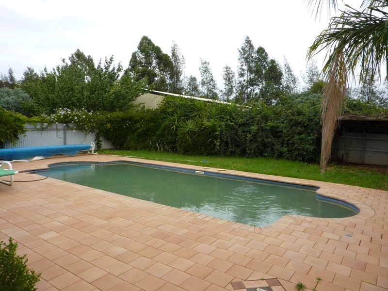 13 Chanara Crescent, Dubbo NSW 2830