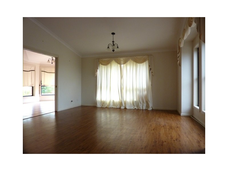 13 Chanara Crescent, Dubbo NSW 2830