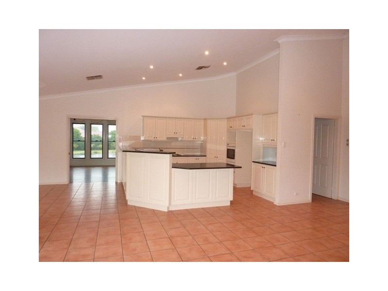 13 Chanara Crescent, Dubbo NSW 2830