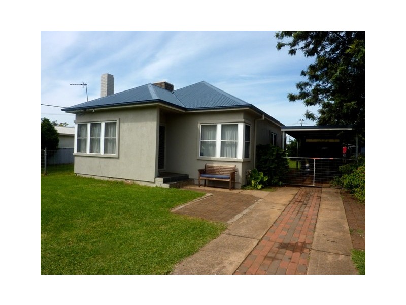 4 Gloucester Ave, Dubbo NSW 2830