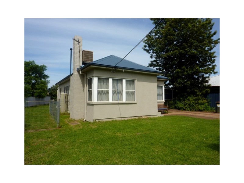 4 Gloucester Ave, Dubbo NSW 2830