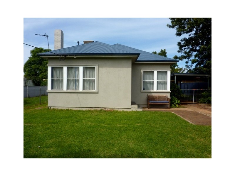 4 Gloucester Ave, Dubbo NSW 2830