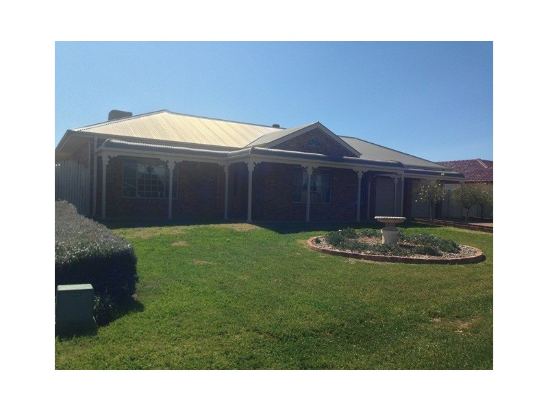 9 Sunvale Avenue, Dubbo NSW 2830