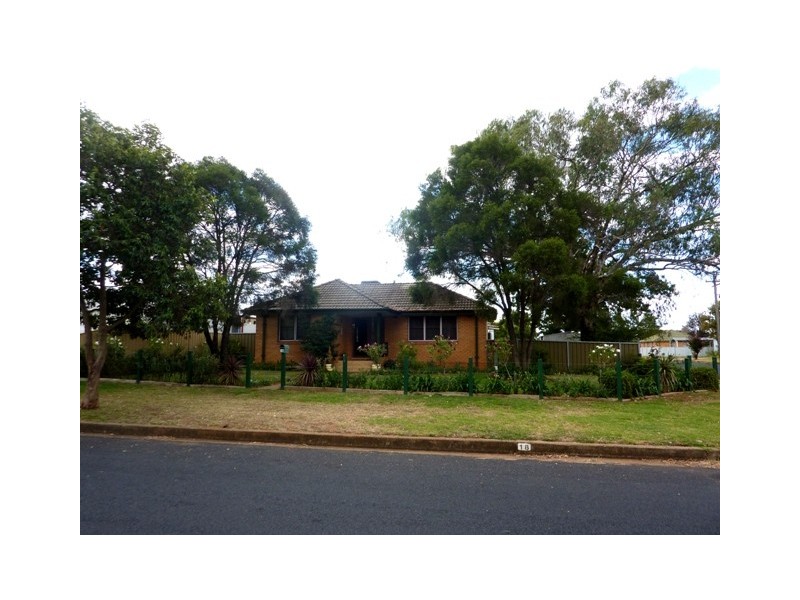 18 Lovett Avenue, Dubbo NSW 2830