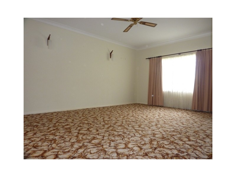 8 Hazelwood Drive, Dubbo NSW 2830