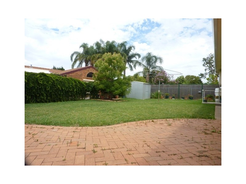 8 Hazelwood Drive, Dubbo NSW 2830