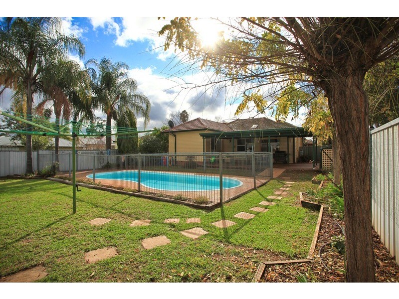 15 Lovett Avenue, Dubbo NSW 2830