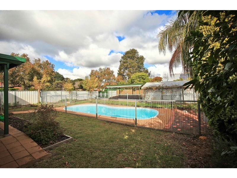 15 Lovett Avenue, Dubbo NSW 2830