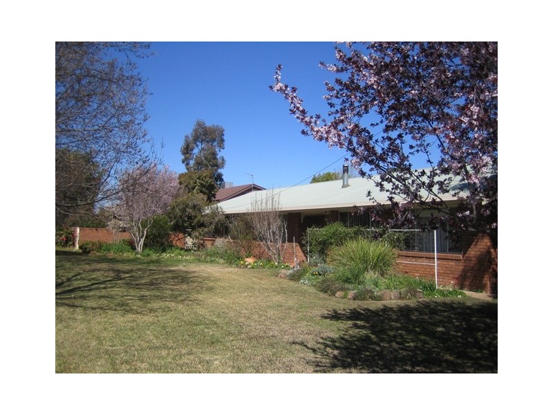 11 Hammond Street, Dubbo NSW 2830