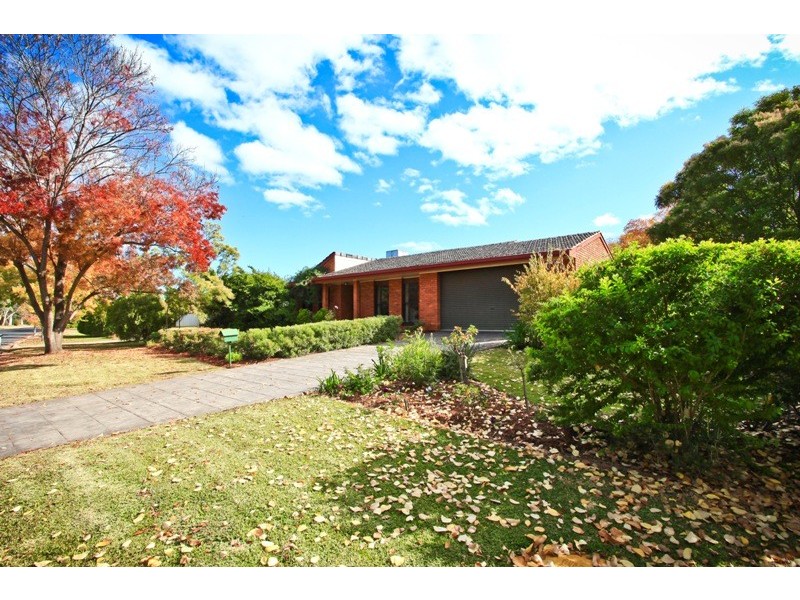 77 Margaret Crescent, Dubbo NSW 2830