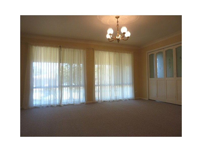 8 Norfolk Crescent, Dubbo NSW 2830