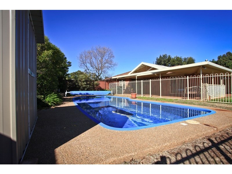 2 Regent Court, Dubbo NSW 2830