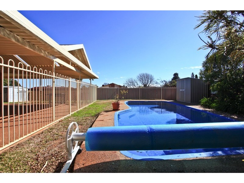 2 Regent Court, Dubbo NSW 2830