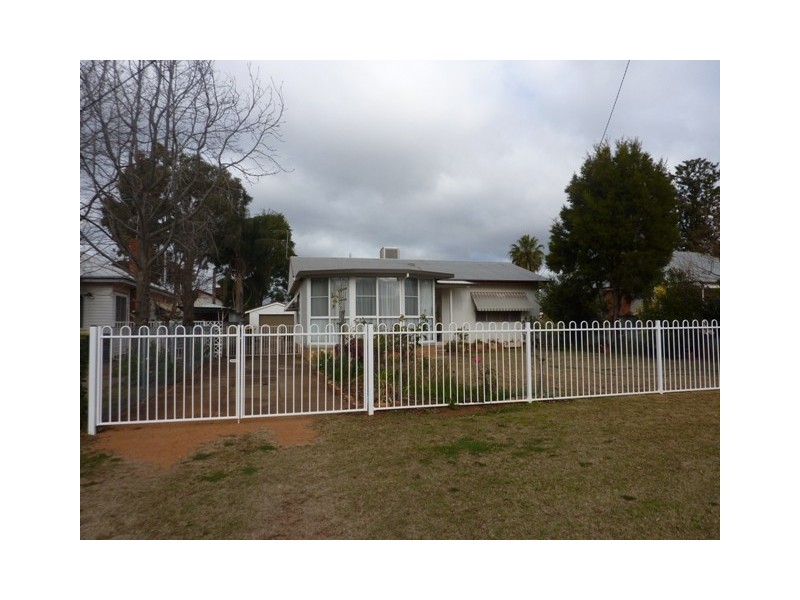8 Trelanvean Street, Dubbo NSW 2830