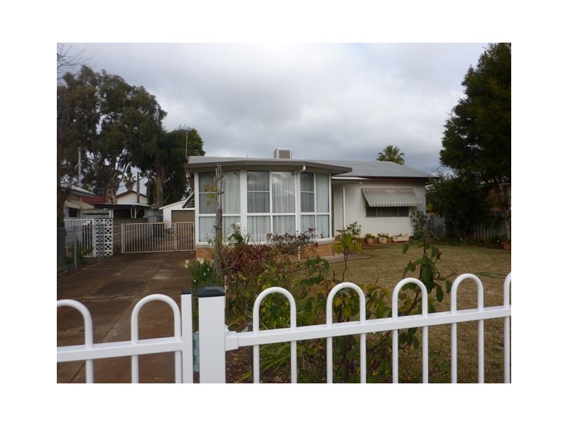 8 Trelanvean Street, Dubbo NSW 2830