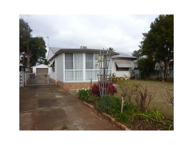 8 Trelanvean Street, Dubbo NSW 2830