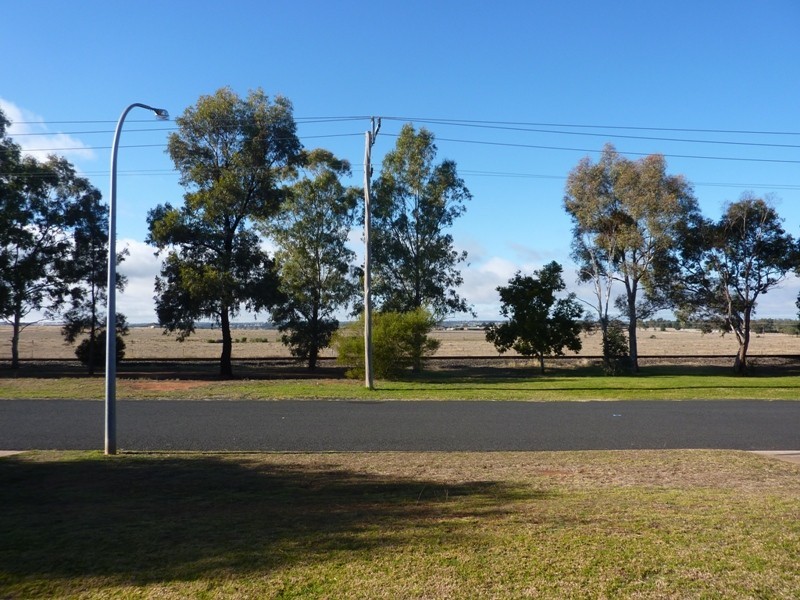 63 Margaret Crescent, Dubbo NSW 2830