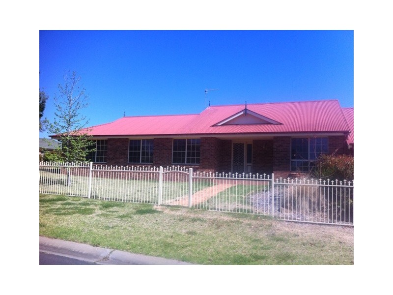 7a Clearwater Place, Dubbo NSW 2830