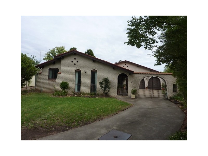 2 Topaz Street, Dubbo NSW 2830