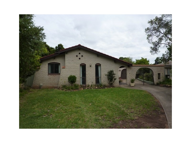 2 Topaz Street, Dubbo NSW 2830