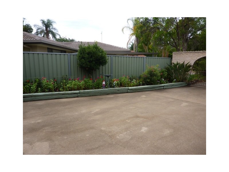 2 Topaz Street, Dubbo NSW 2830