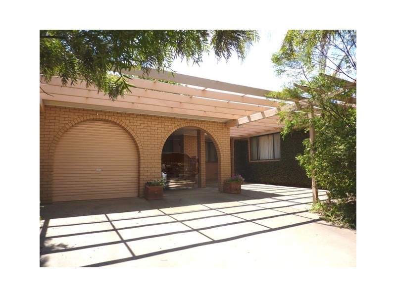 37 Hazelwood Drive, Dubbo NSW 2830