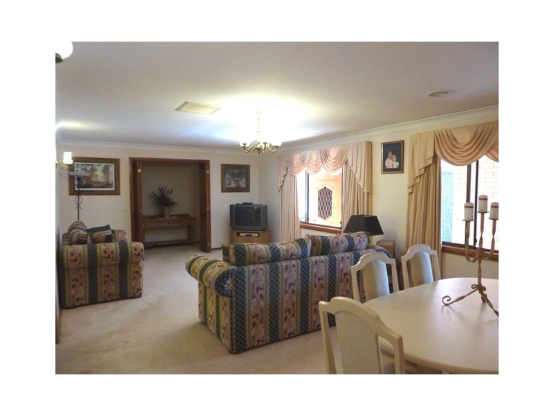 37 Hazelwood Drive, Dubbo NSW 2830