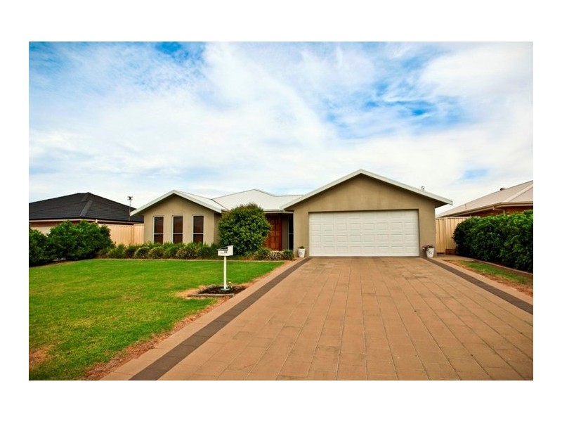 30 William Farrer Drive, Dubbo NSW 2830