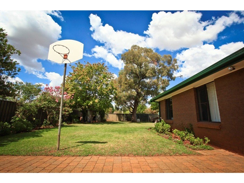 16 Royal Parade, Dubbo NSW 2830
