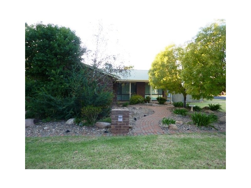 66 Sovereign Street, Dubbo NSW 2830