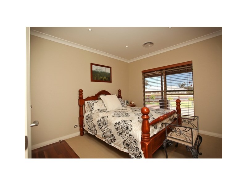 7 Ballindoch Place, Dubbo NSW 2830