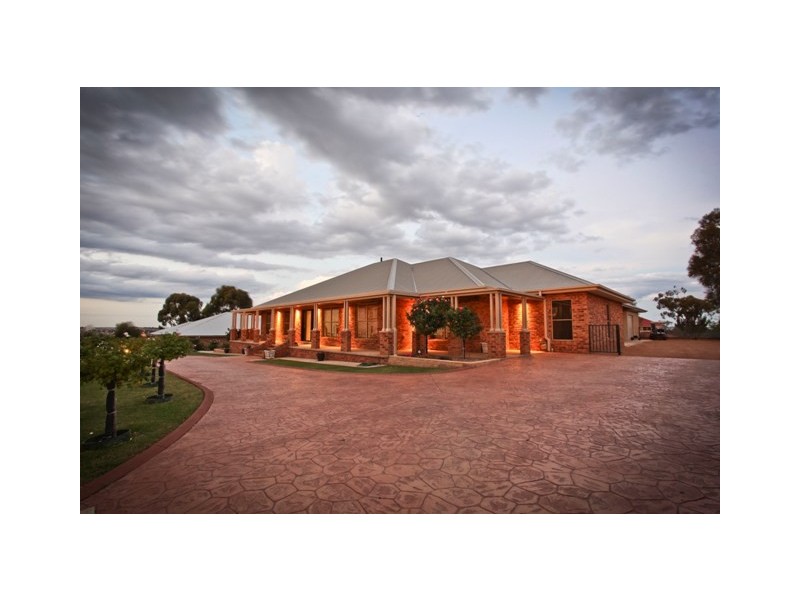 7 Ballindoch Place, Dubbo NSW 2830