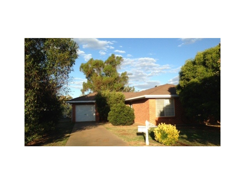2 Davidson Drive, Dubbo NSW 2830