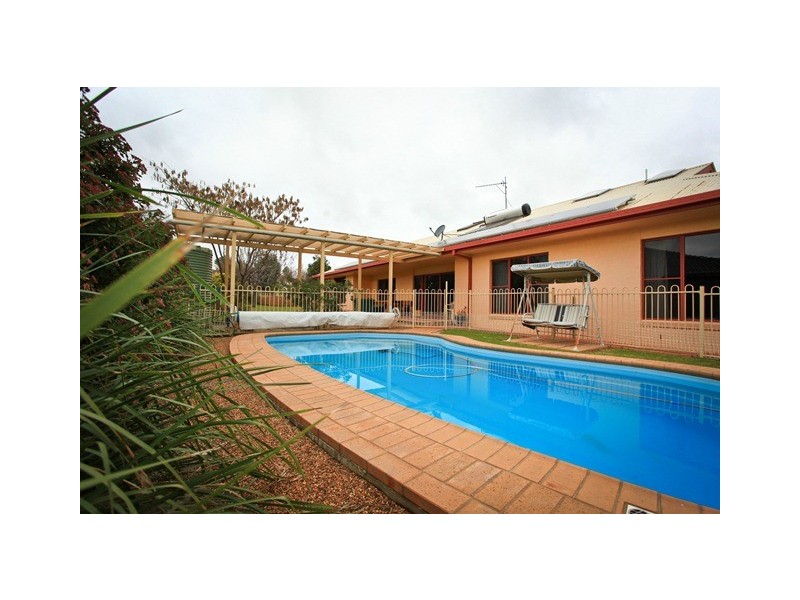 12 Wirraway Close, Dubbo NSW 2830