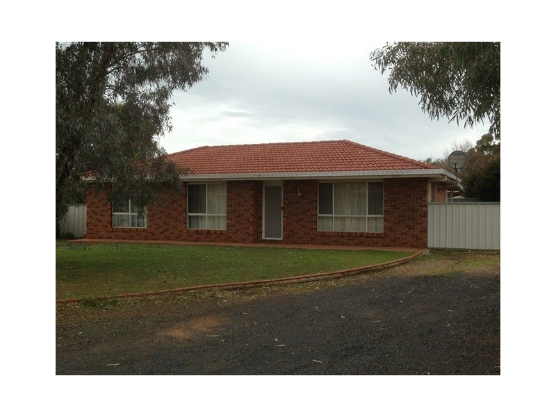 82 Sturt Circle, Dubbo NSW 2830