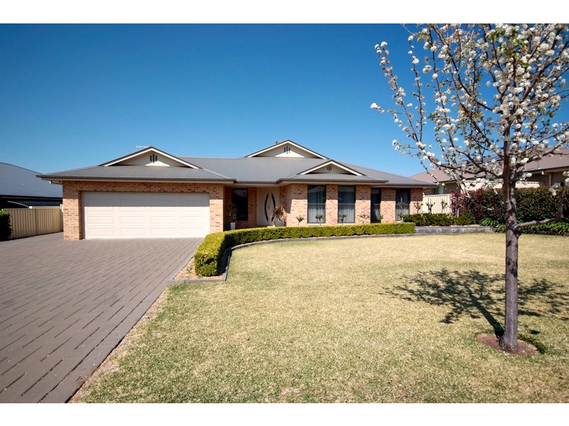 31 Lakeside Circuit, Dubbo NSW 2830
