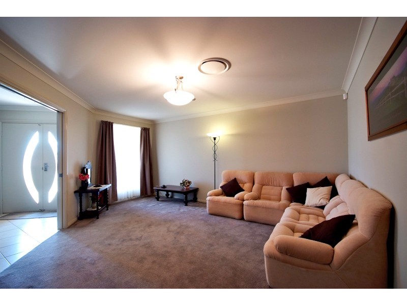 31 Lakeside Circuit, Dubbo NSW 2830