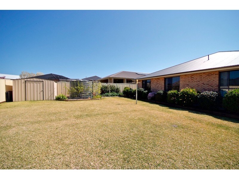 31 Lakeside Circuit, Dubbo NSW 2830